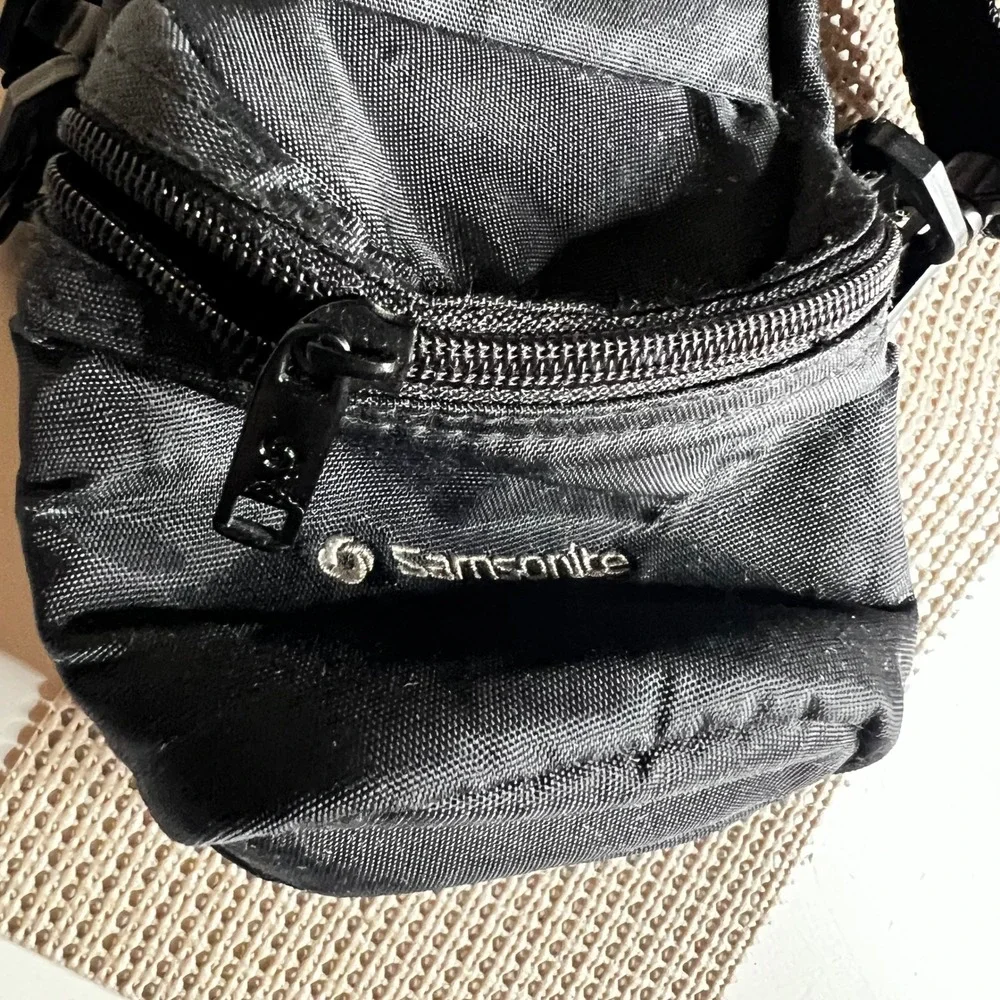 Samsonite Black Nylon Mini Crossbody Camera Bag Travel Belt Pouch Utility Case